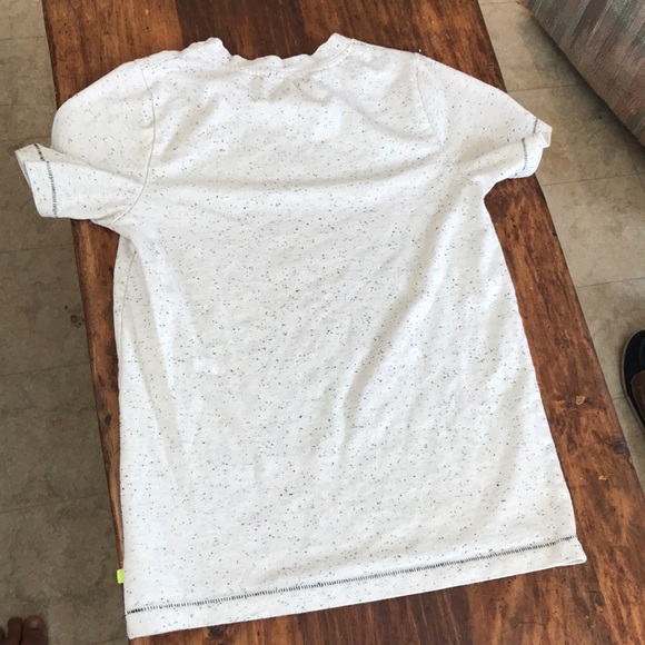 T shirt - Picture 2 of 3